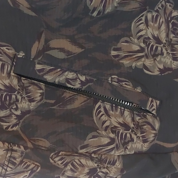 Athleta Trekkie North Floral Shorts - Picture 3 of 10